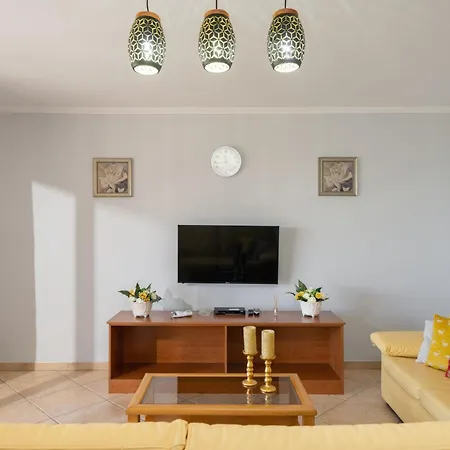 Gazela House Comfort & Barbecue In Порту-Санту